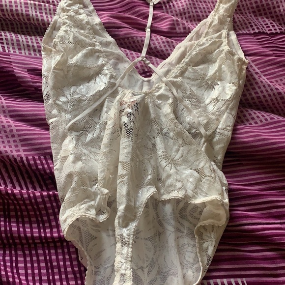 Victoria secret lace bodysuit NWT - Picture 3 of 4